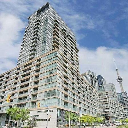 טורונטו Three-Bedroom Condo With Free Parking Nearby Cn Tower With Lake View מראה חיצוני תמונה