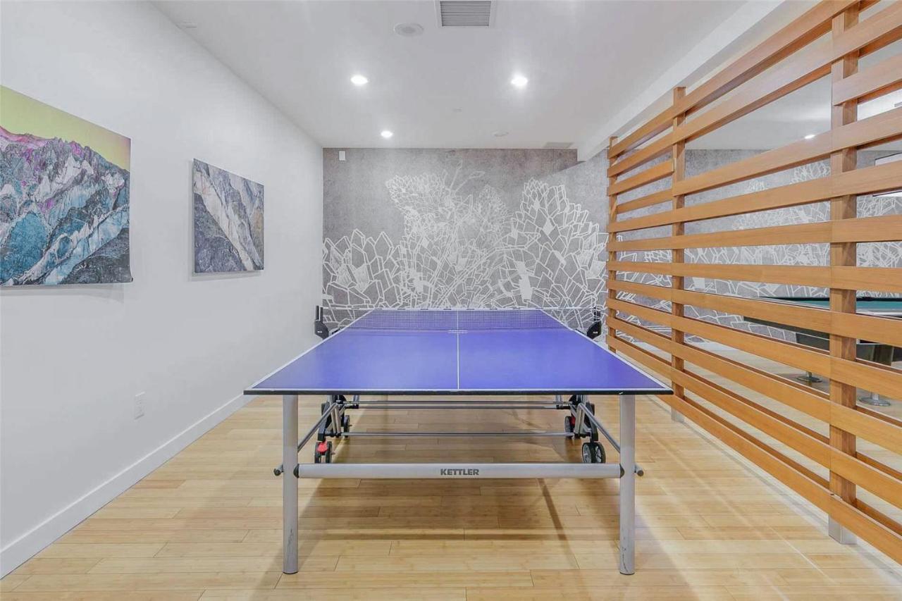 טורונטו Three-Bedroom Condo With Free Parking Nearby Cn Tower With Lake View מראה חיצוני תמונה