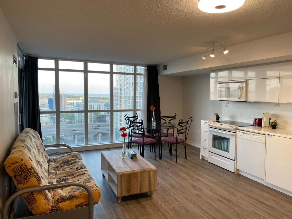 טורונטו Three-Bedroom Condo With Free Parking Nearby Cn Tower With Lake View מראה חיצוני תמונה